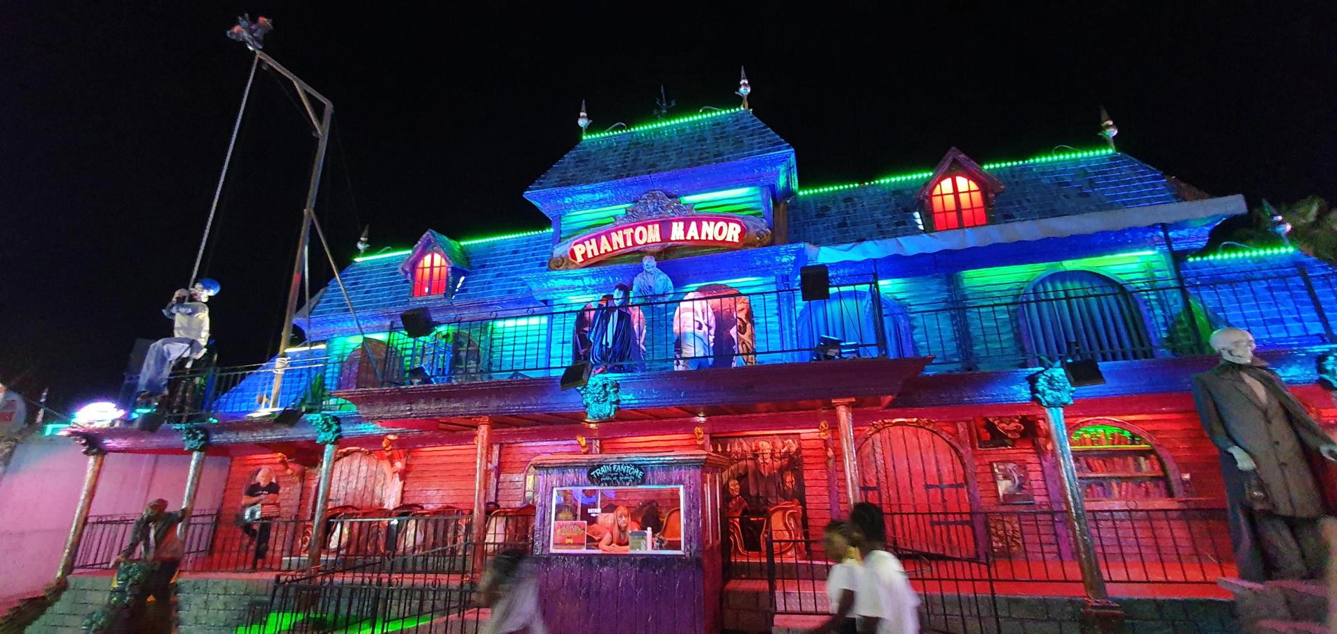 phantom_manor_manege